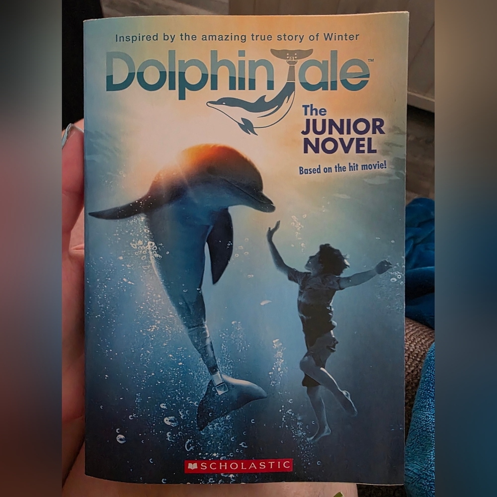 Dolphin Tale Junior Novel - Blue Cover